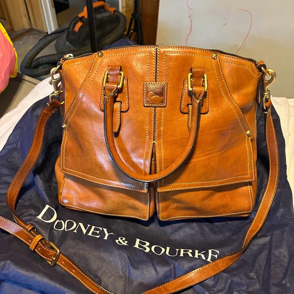 DOONEY & BOURKE XLG CLAYTON FLORENTINE SATCHEL/SHOULDER BAG